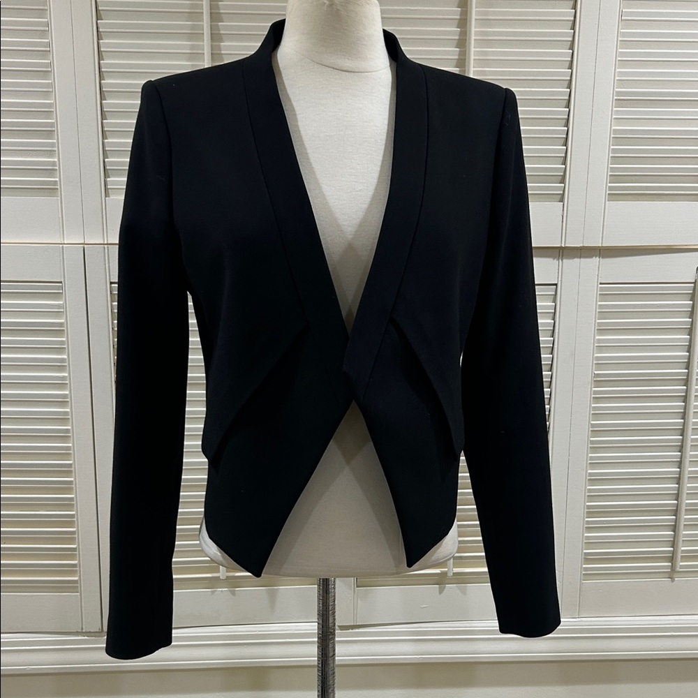 New BCBG Maxazria Elegant Black Women's Blazer in perfect condition - Picture 4 of 11